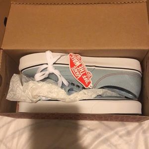 Vans men size 8 women 9.5 NEW color Winter Sky true white
